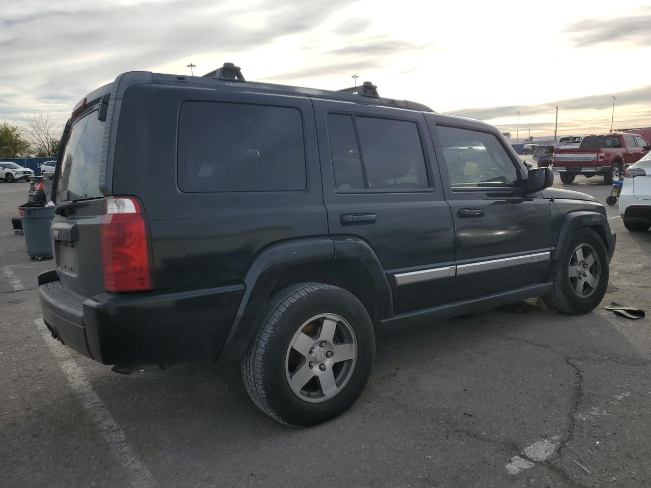 2010 Jeep Commander - Image 3