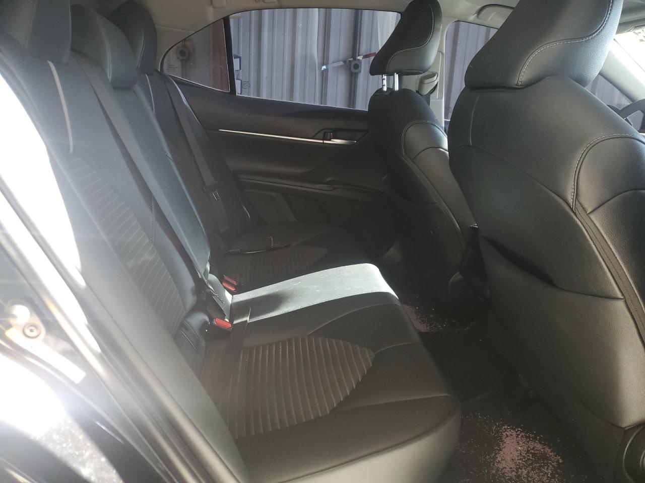 2018 Toyota Camry - Image 10