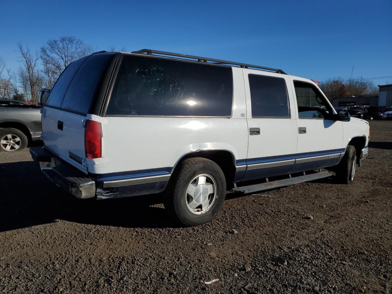 1999 Chevrolet Suburban - Image 3