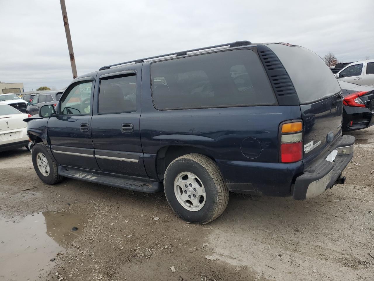 2004 Chevrolet Suburban - Image 2