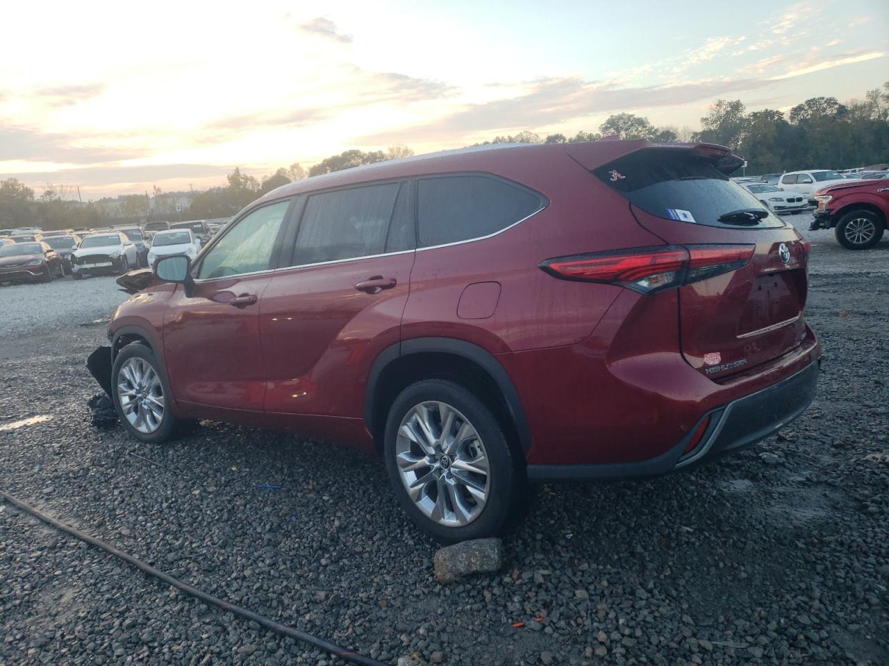 2021 Toyota Highlander - Image 2