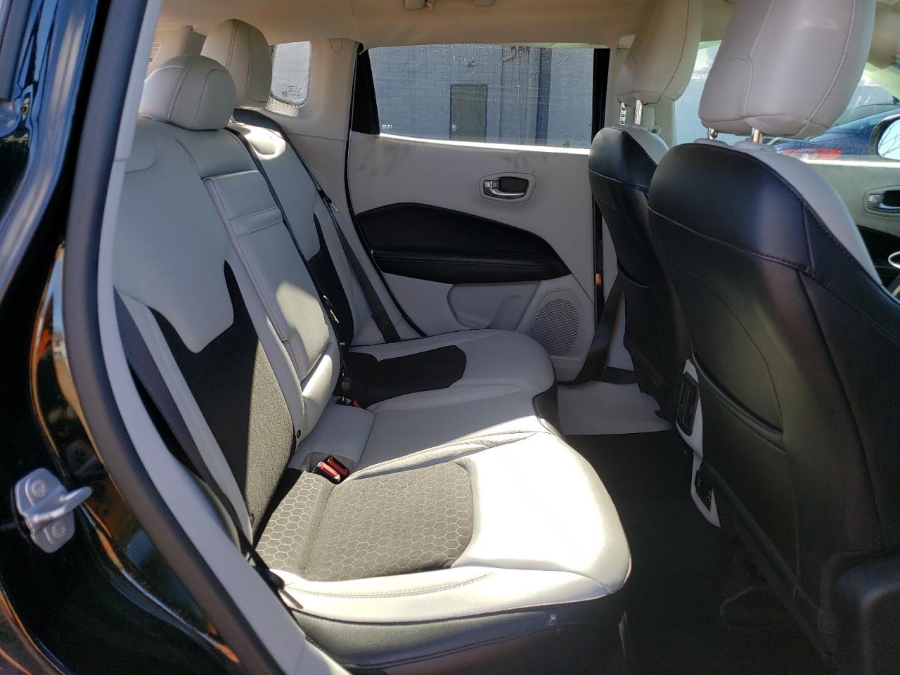 2018 Jeep Compass - Image 11