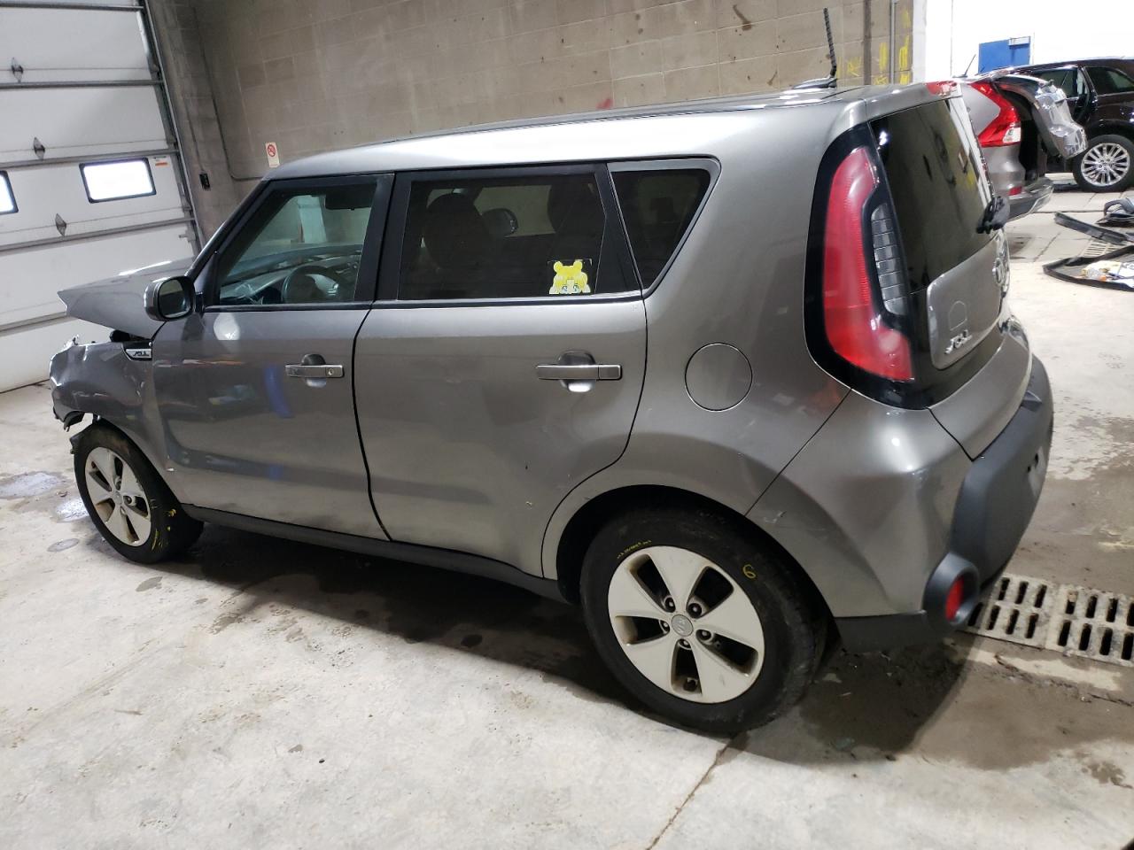 VIN KNDJN2A23F7186912 2015 KIA SOUL no.2