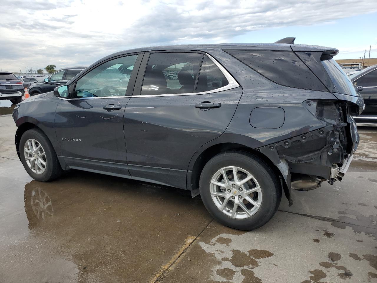 2022 Chevrolet Equinox - Image 2