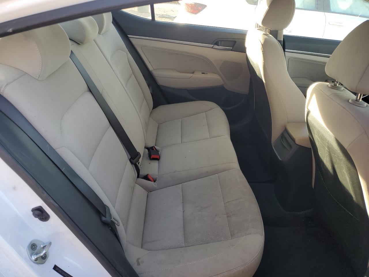 2017 Hyundai Elantra - Image 10