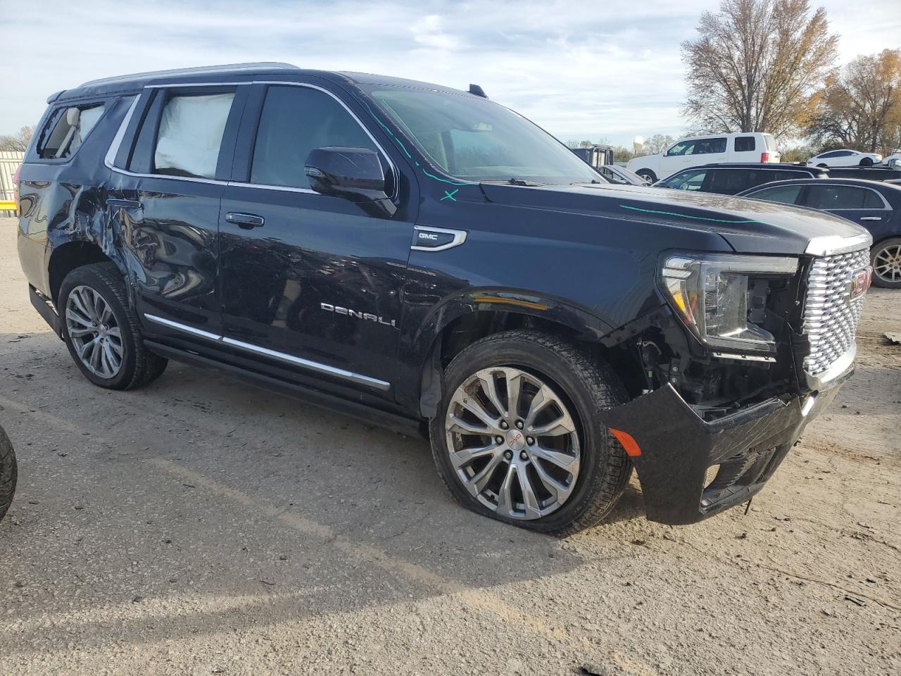 2022 GMC Yukon - Image 4