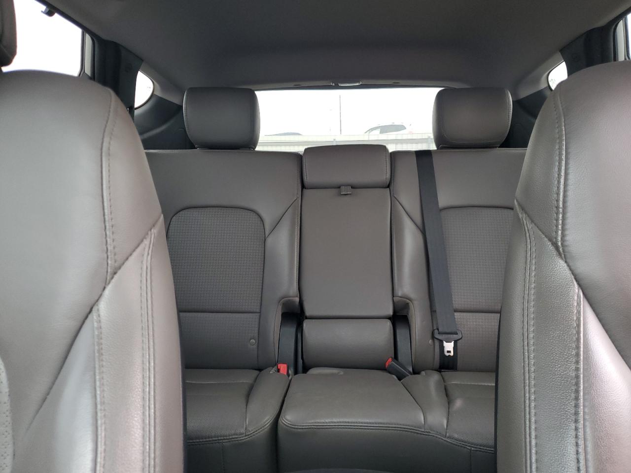 2014 Hyundai Santa Fe - Image 10