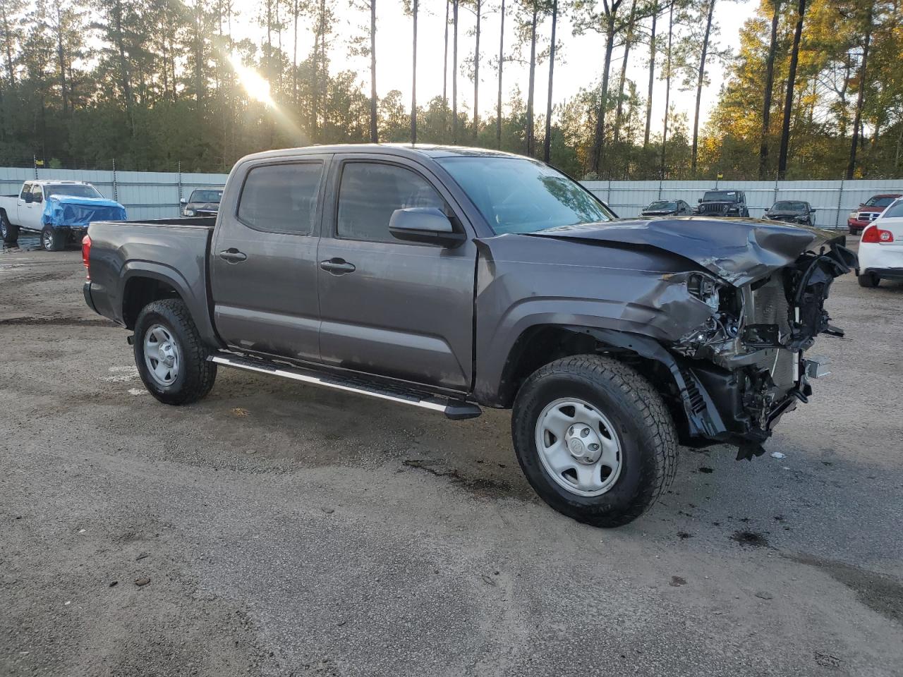 VIN 5TFAX5GN7HX079975 2017 TOYOTA TACOMA no.4