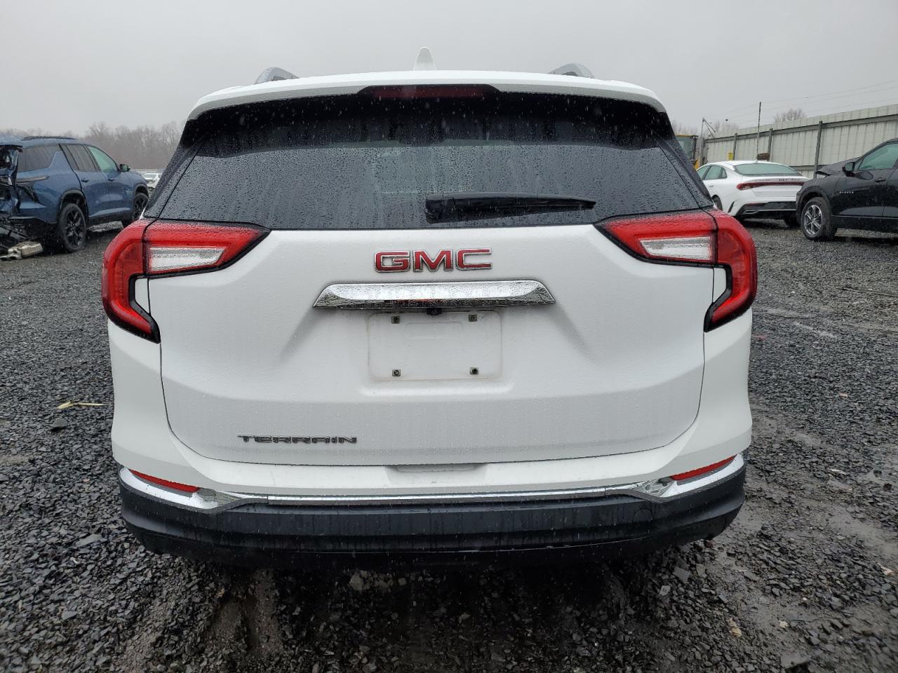 2022 GMC Terrain - Image 6