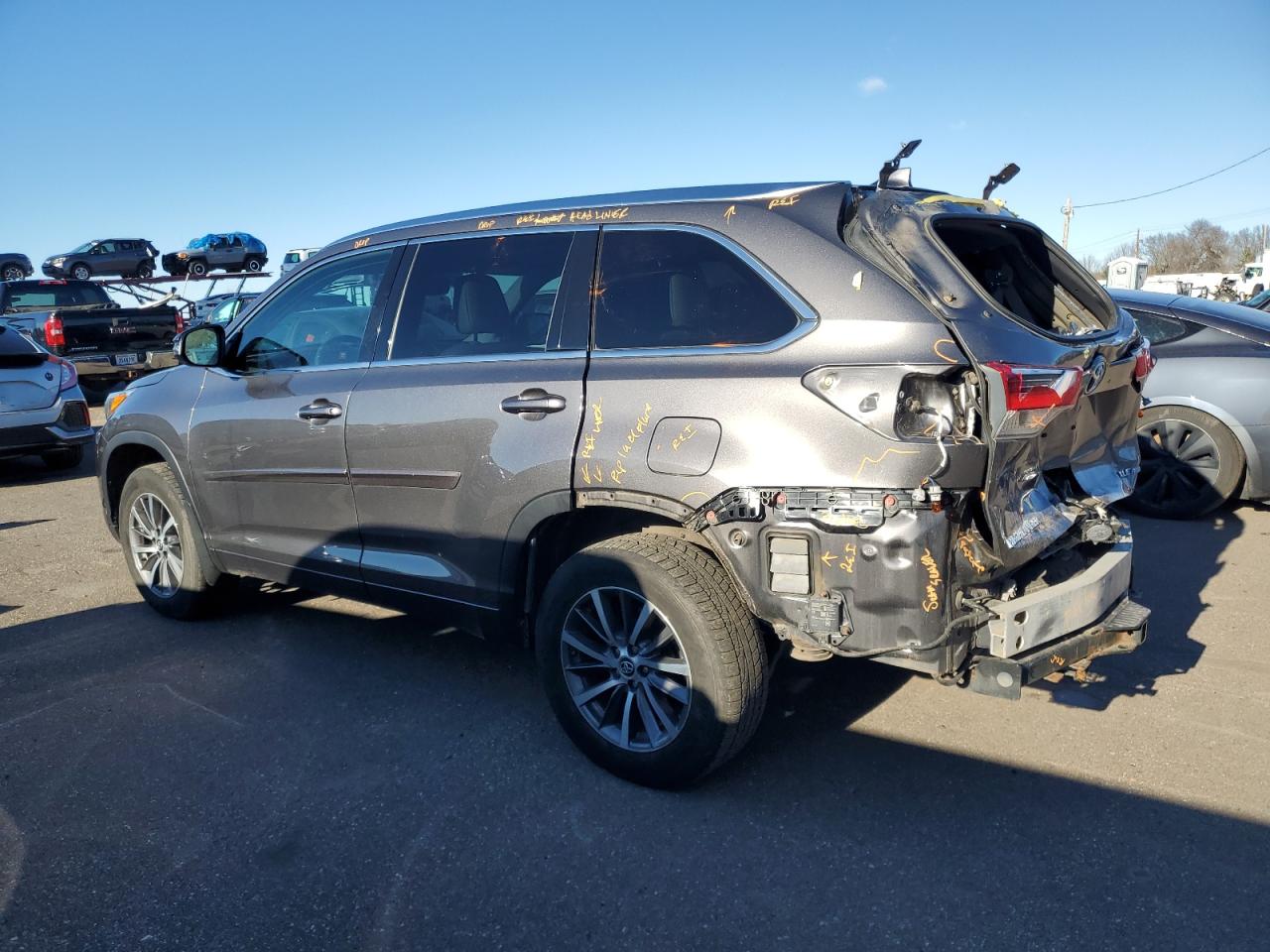2017 Toyota Highlander - Image 2