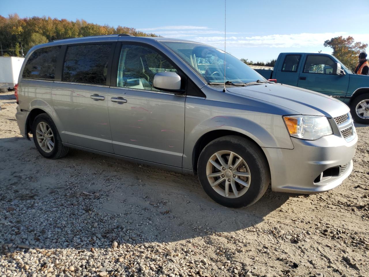 2019 Dodge Caravan - Image 4