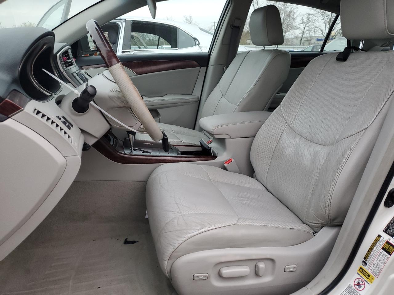 2011 Toyota Avalon - Image 7