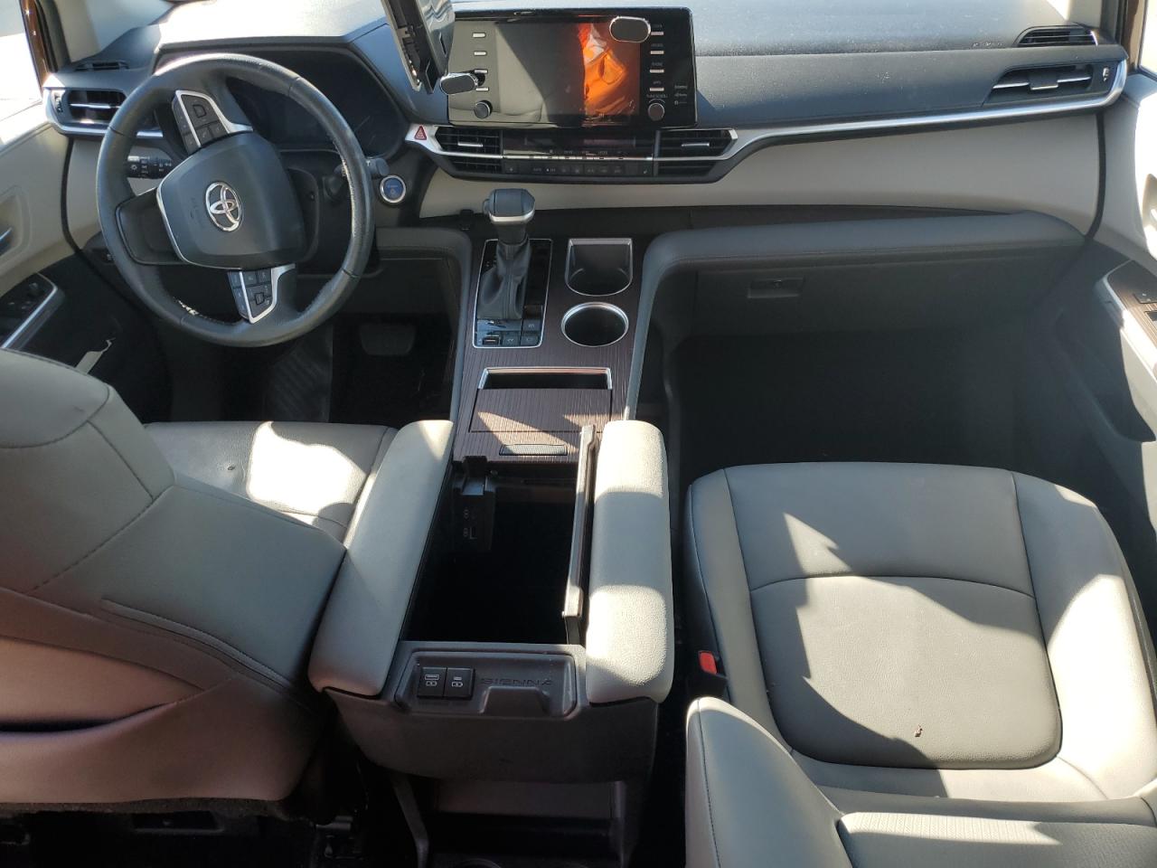 2022 Toyota Sienna - Image 8