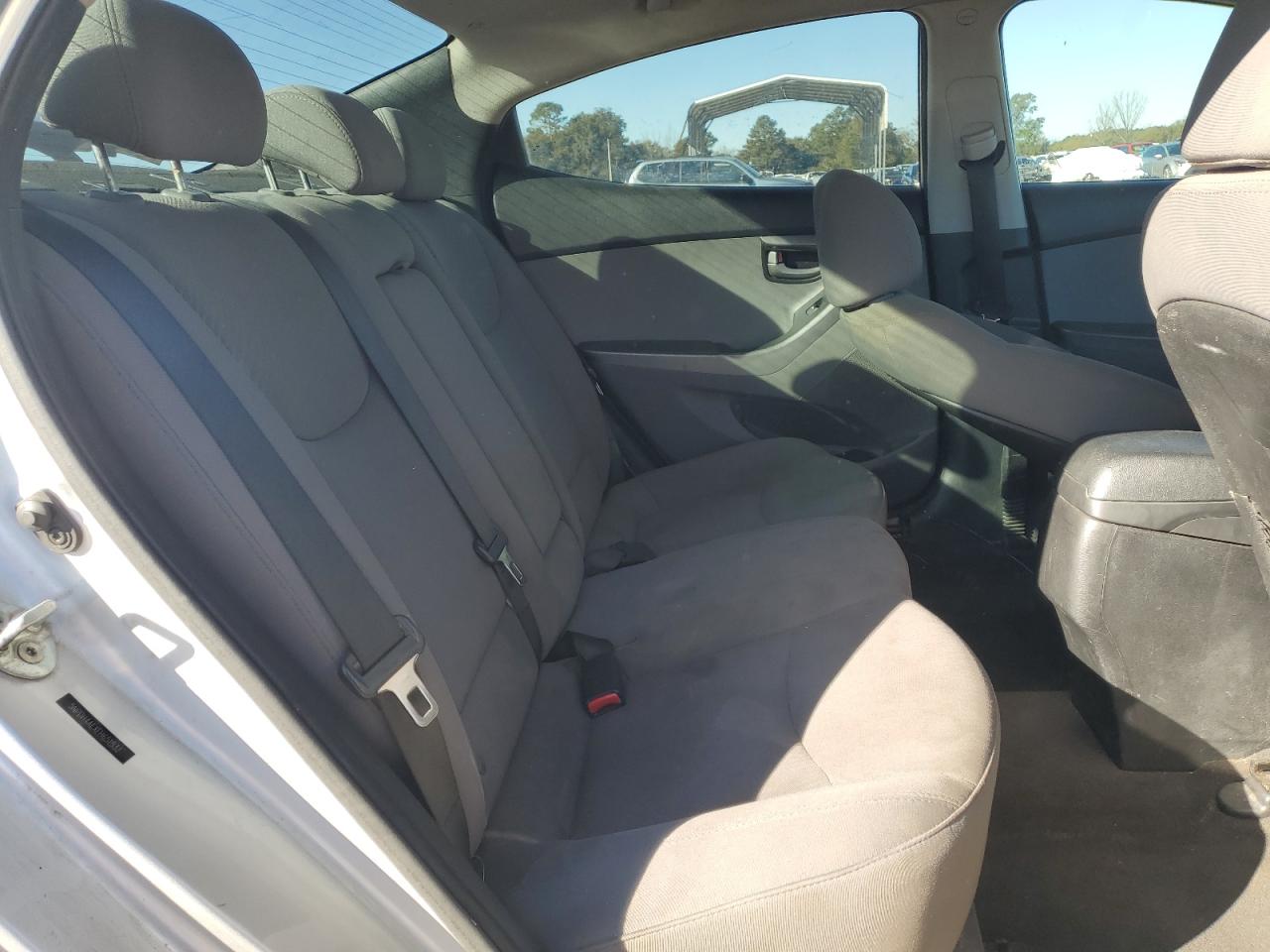2015 Hyundai Elantra - Image 10