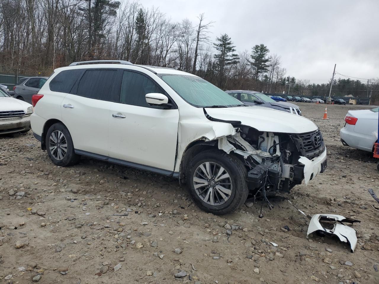 2017 Nissan Pathfinder - Image 4