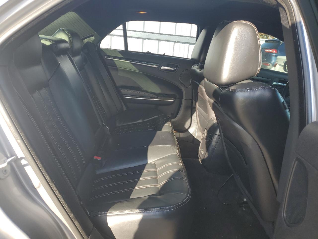 2016 Chrysler 300 - Image 10