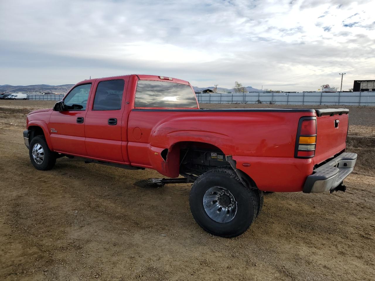 2004 Chevrolet Silverado - Image 2