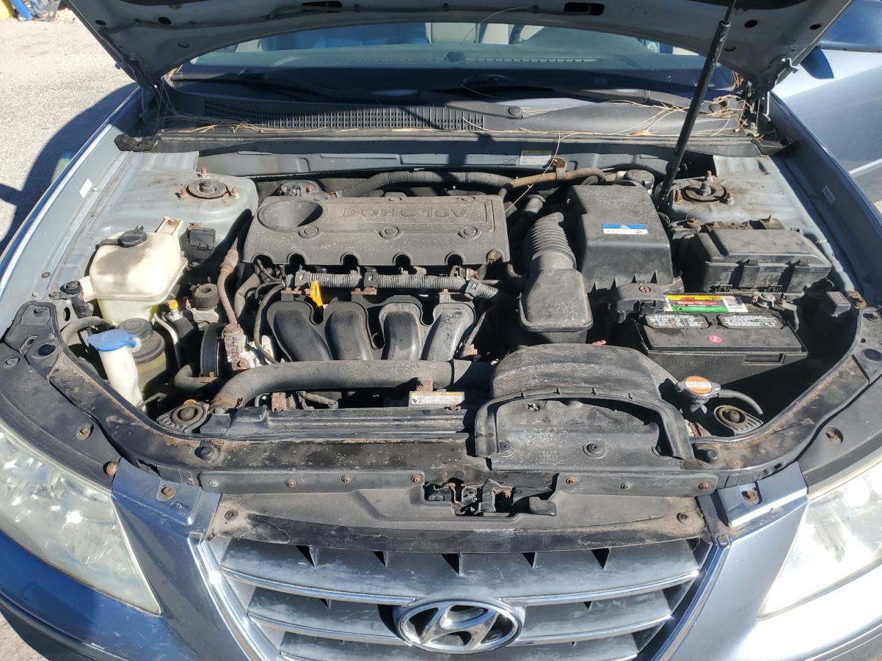 2010 Hyundai Sonata - Image 11