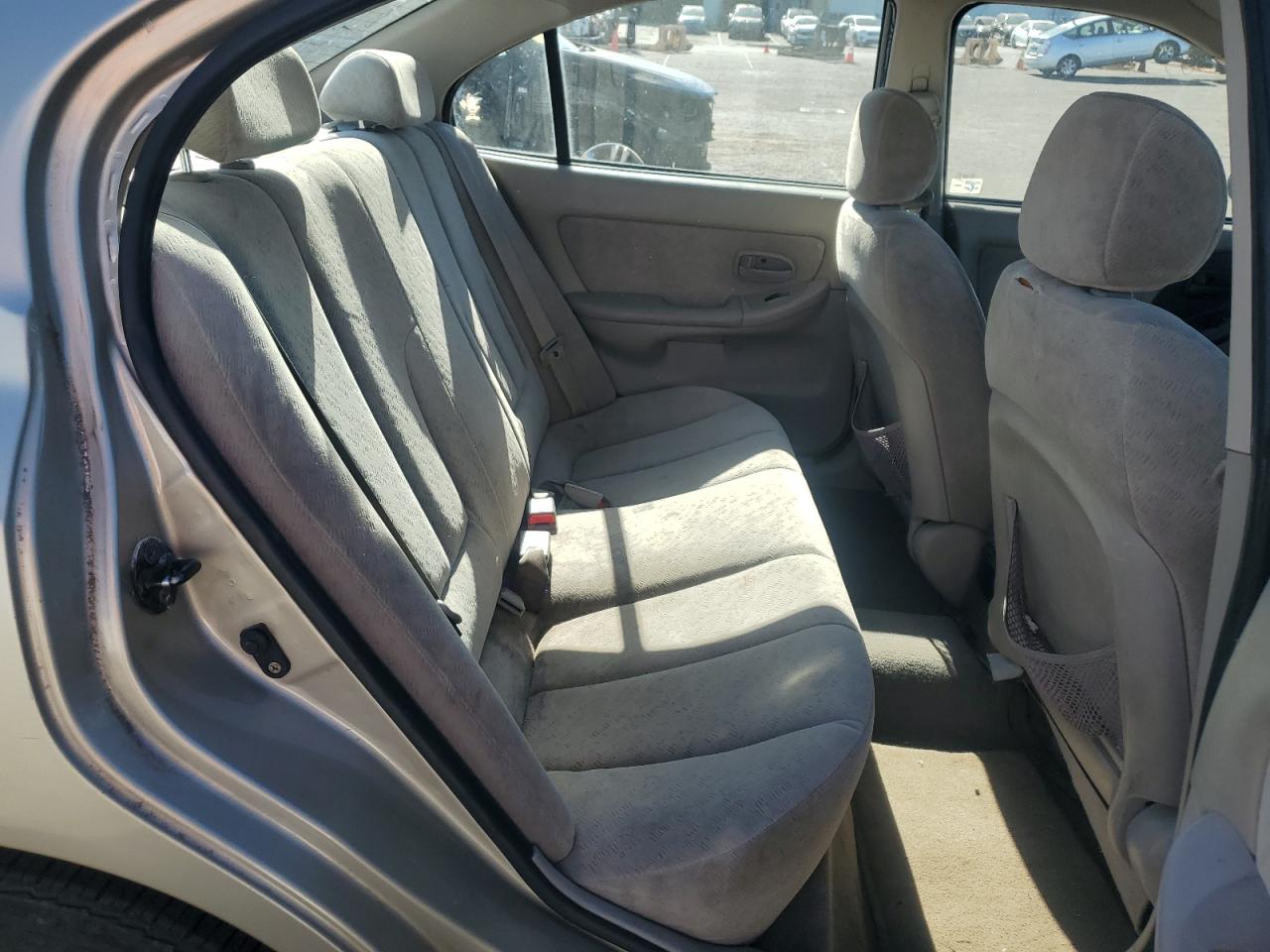 2005 Hyundai Elantra - Image 10