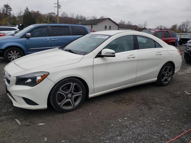 Sedans MERCEDES-BENZ CLA-CLASS 2014 Biały