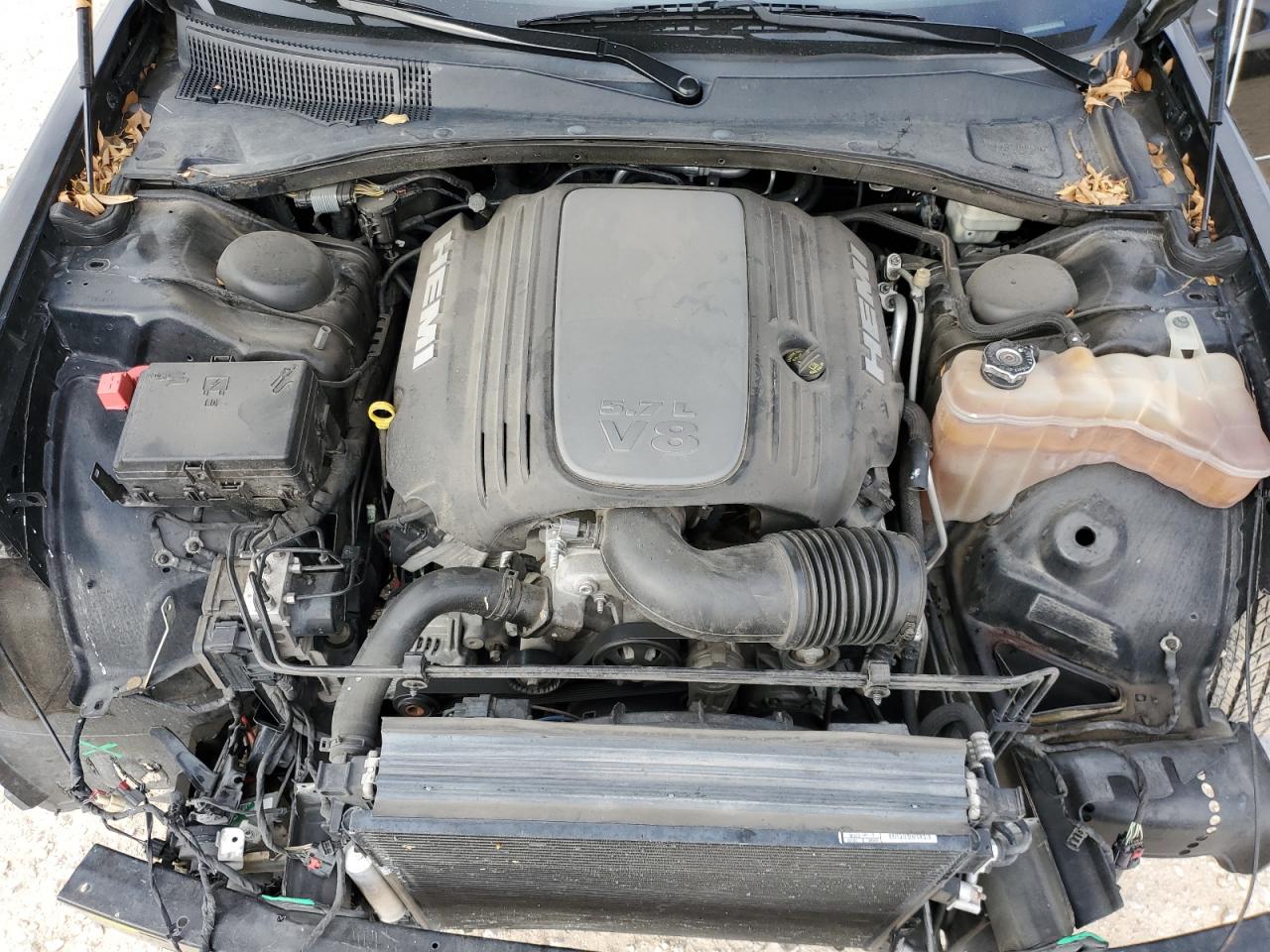 2014 Chrysler 300 - Image 11
