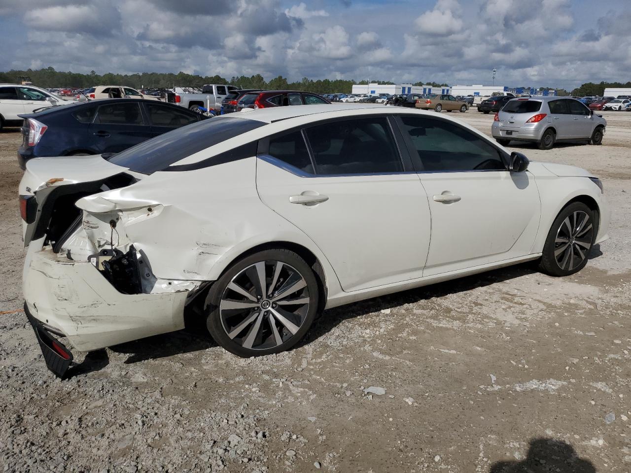 2020 Nissan Altima - Image 3