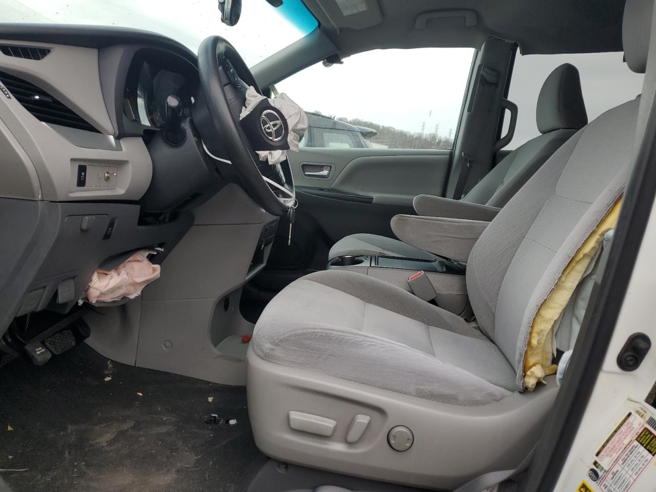 2016 Toyota Sienna - Image 7
