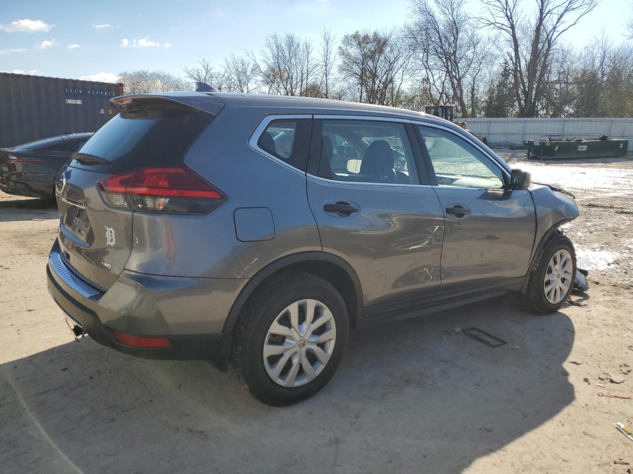2017 Nissan Rogue - Image 3