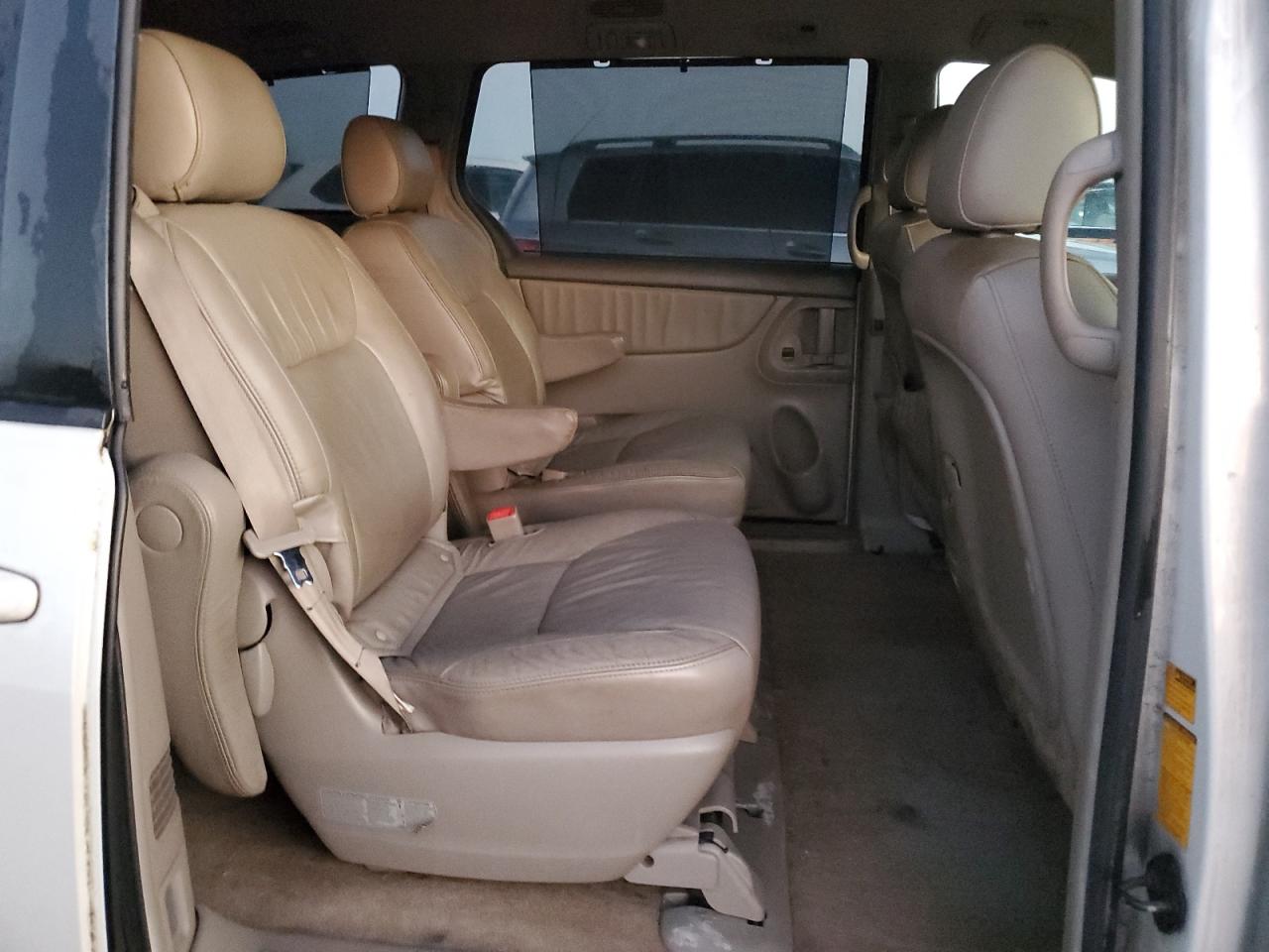 2008 Toyota Sienna - Image 11