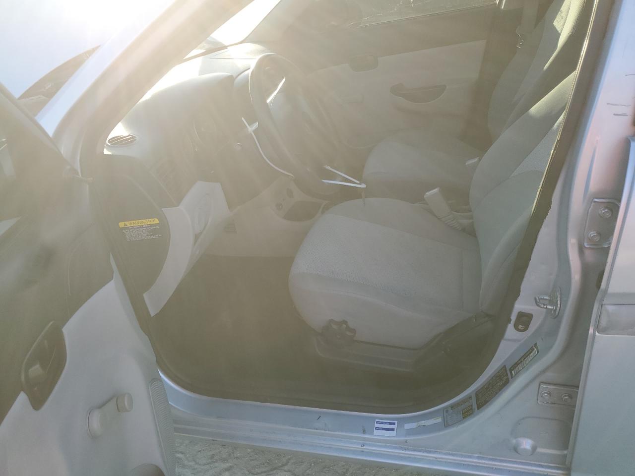 2011 Hyundai Accent - Image 7