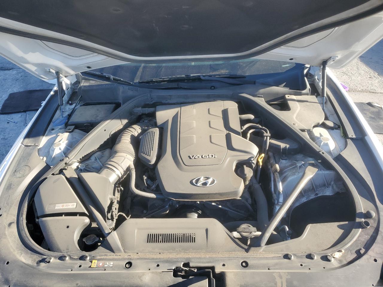 2015 Hyundai Genesis - Image 13