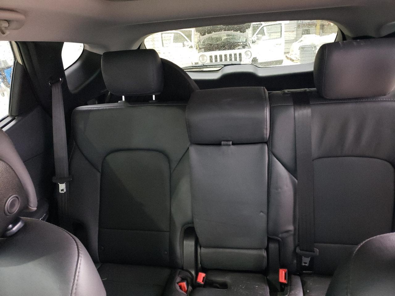 2017 Hyundai Santa Fe - Image 10