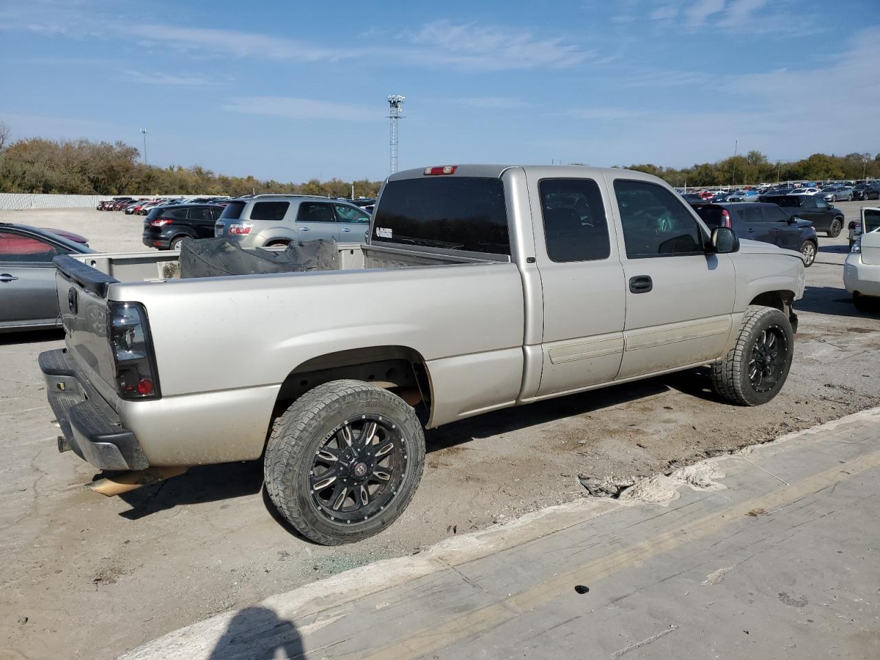 2006 Chevrolet Silverado - Image 3