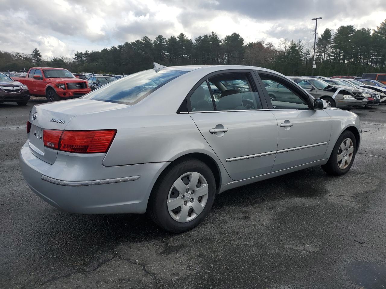2010 Hyundai Sonata - Image 3
