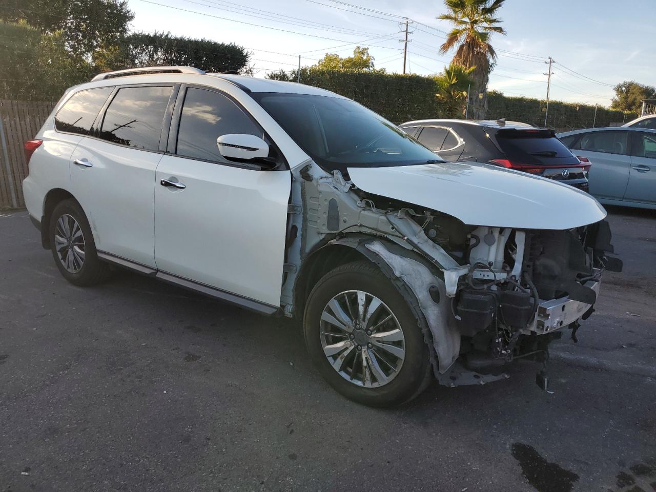 2018 Nissan Pathfinder - Image 4