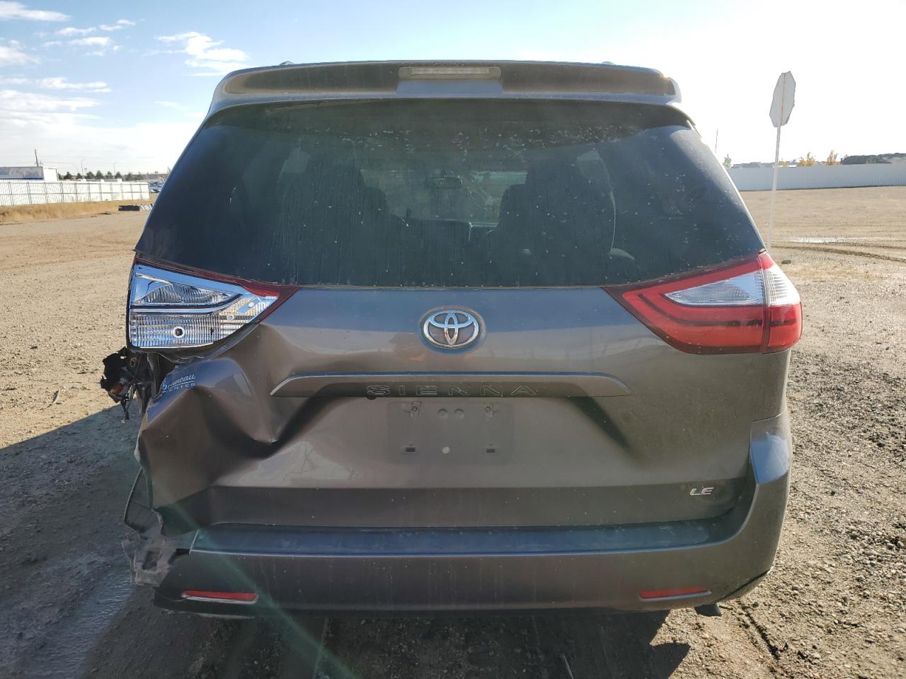 2016 Toyota Sienna - Image 6