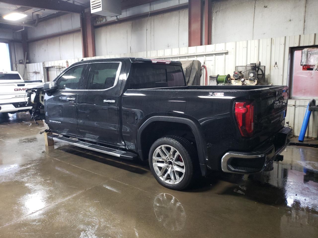 2021 GMC Sierra - Image 2