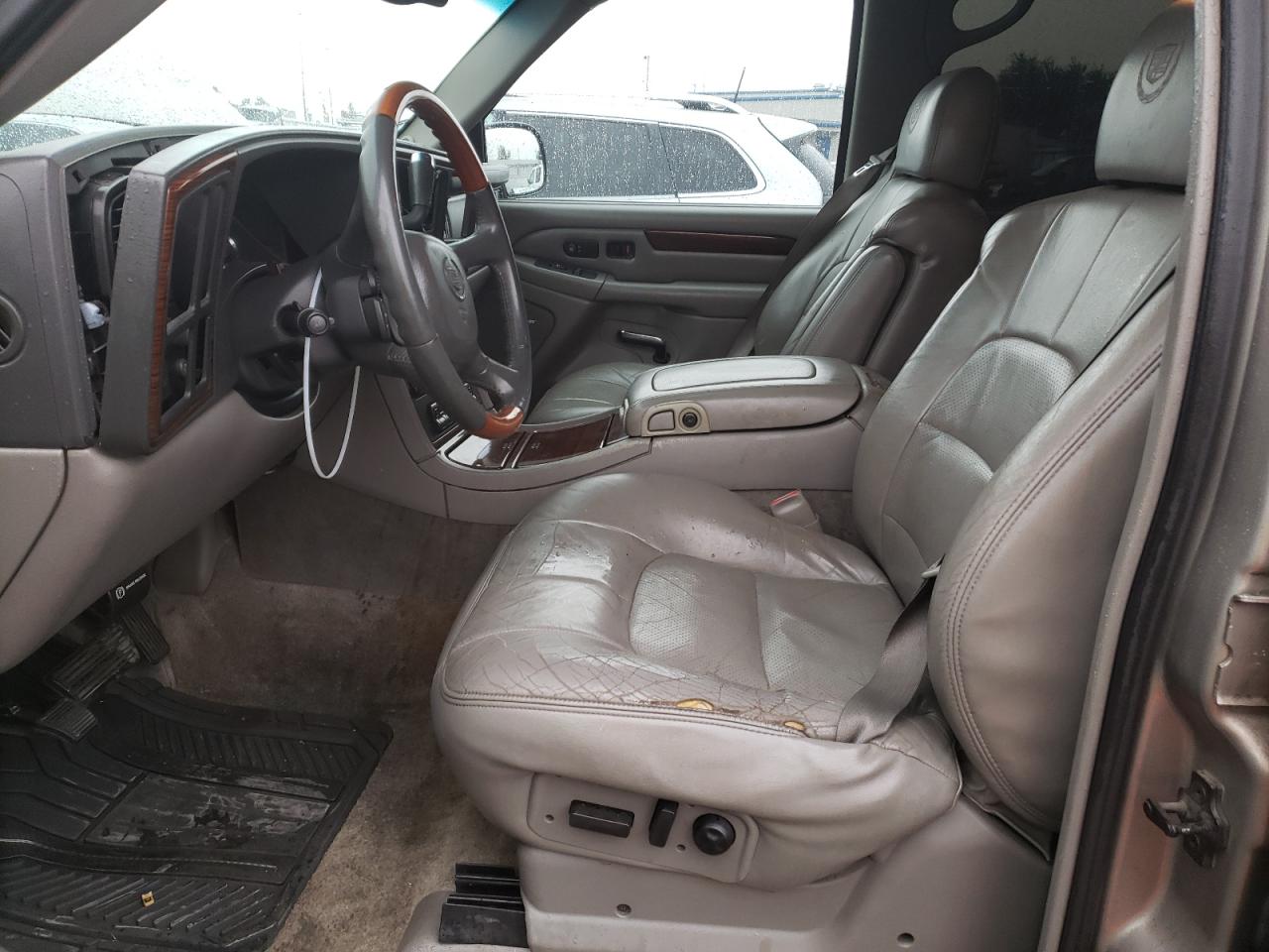 2002 Cadillac Escalade Luxury VIN: 1GYEK63N12R111871 Lot: 79966874