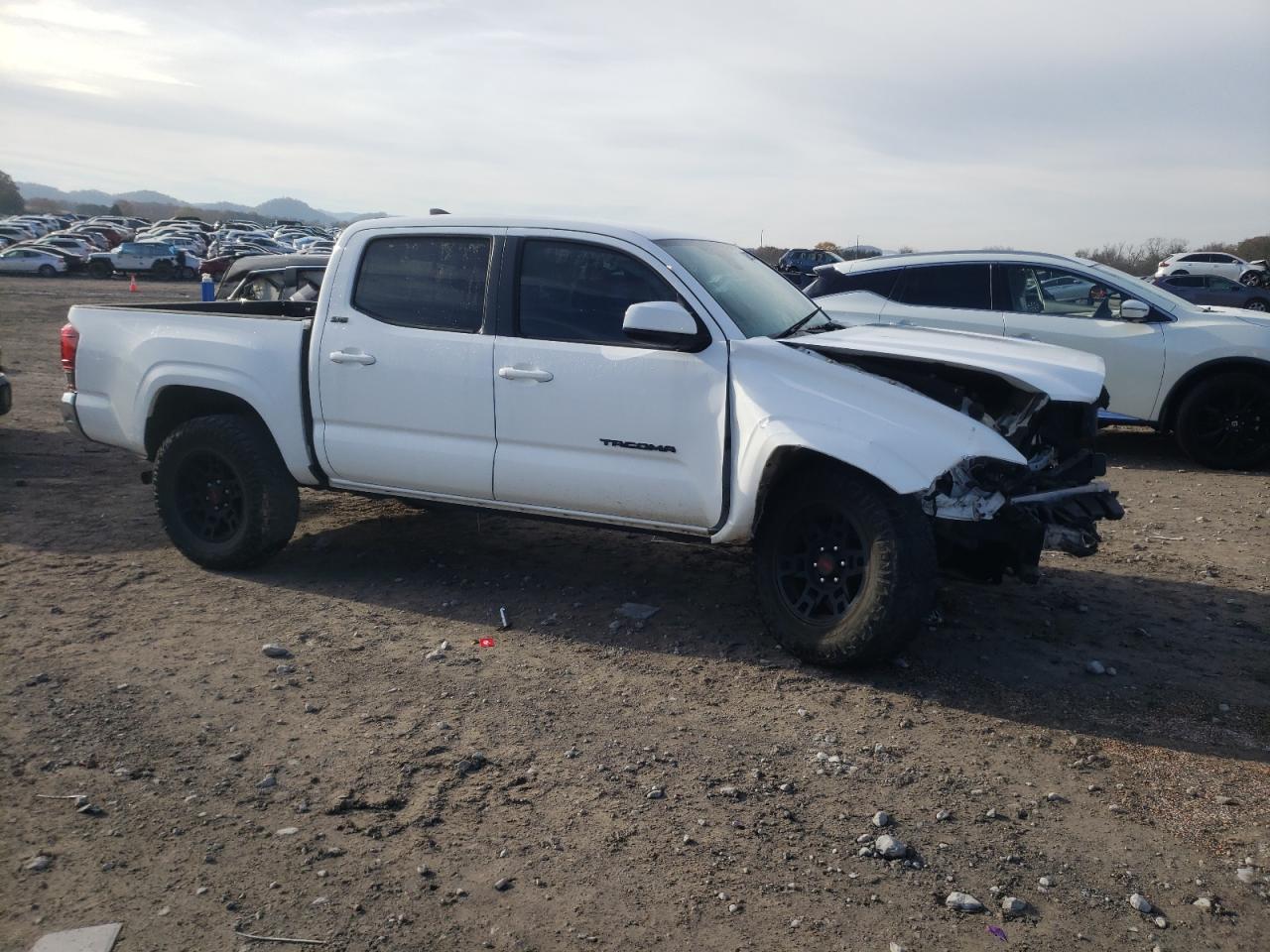 VIN 5TFAX5GNXJX109363 2018 TOYOTA TACOMA no.4