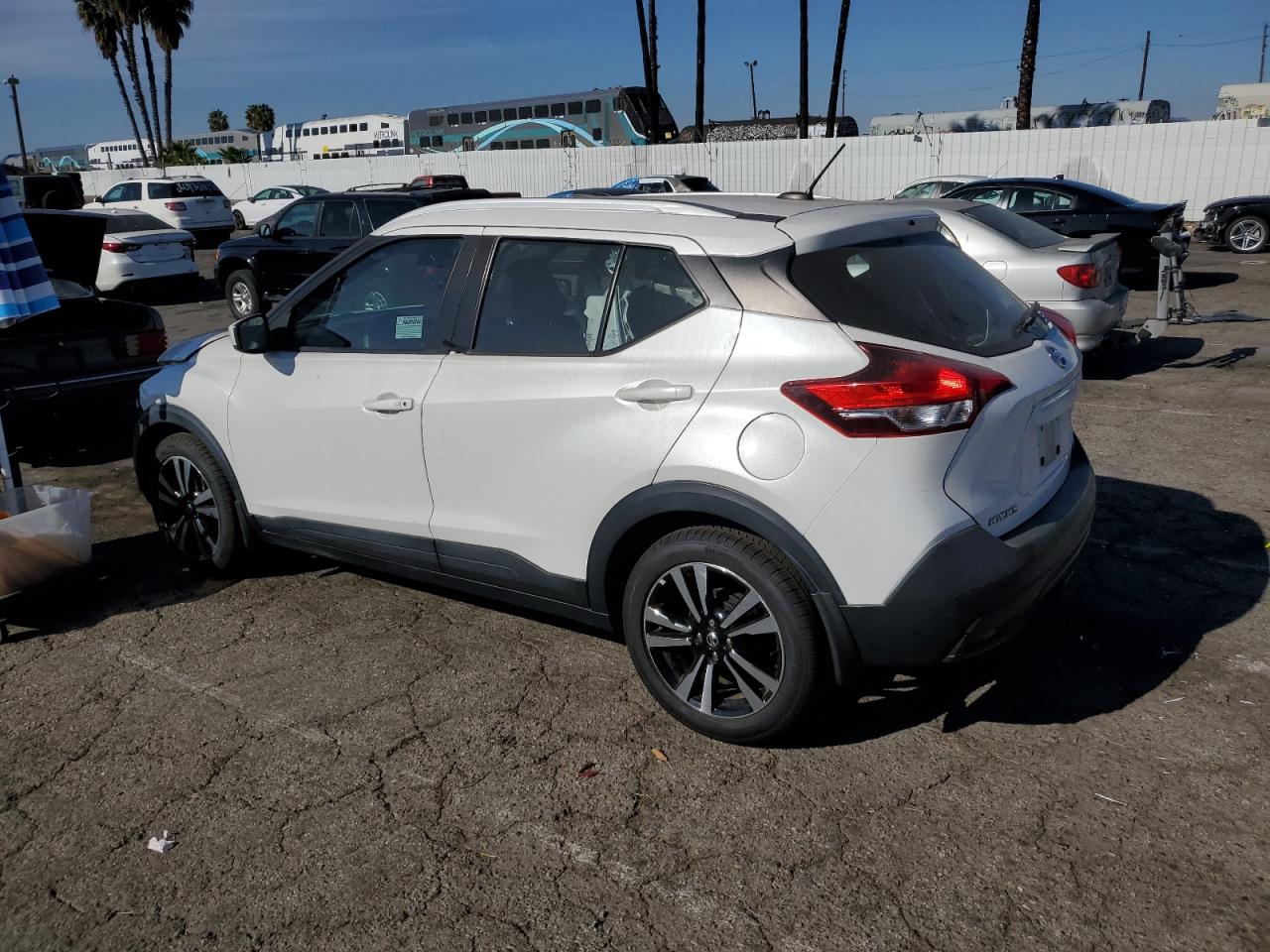 VIN 3N1CP5CU8JL544614 2018 NISSAN KICKS no.2