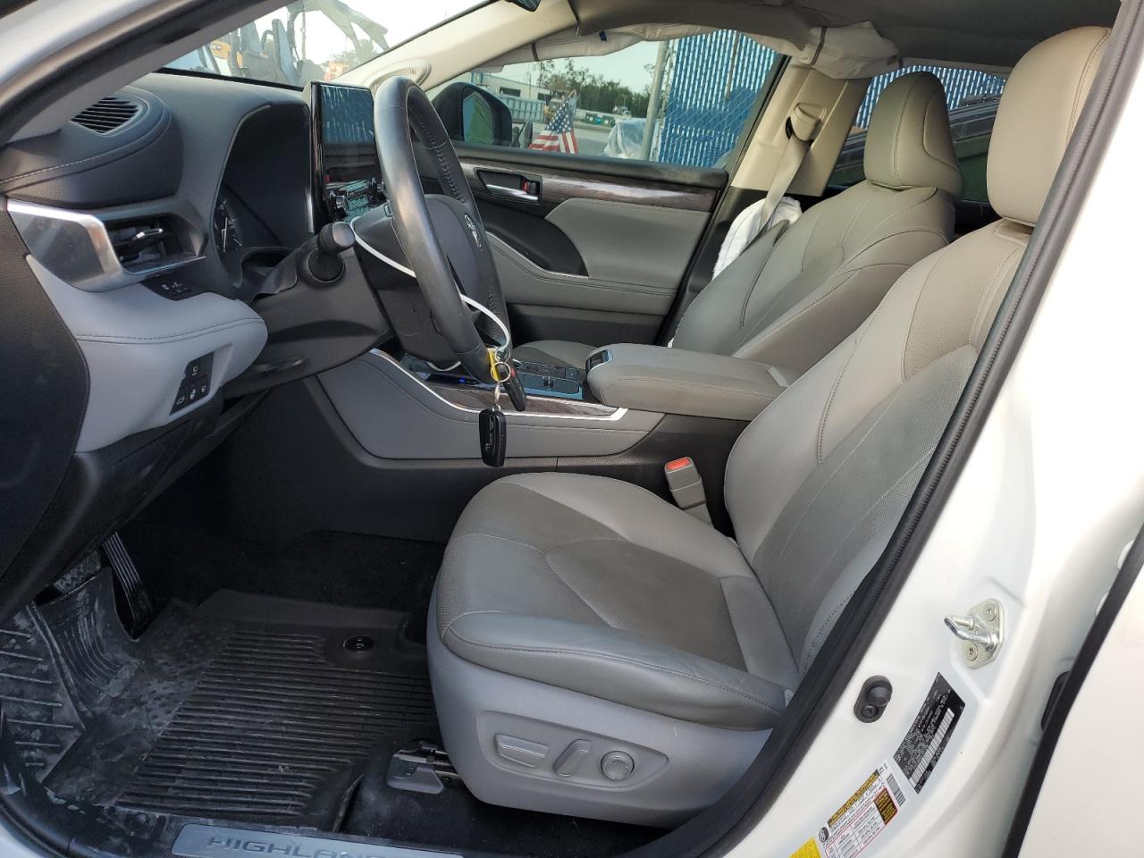 2020 Toyota Highlander - Image 7