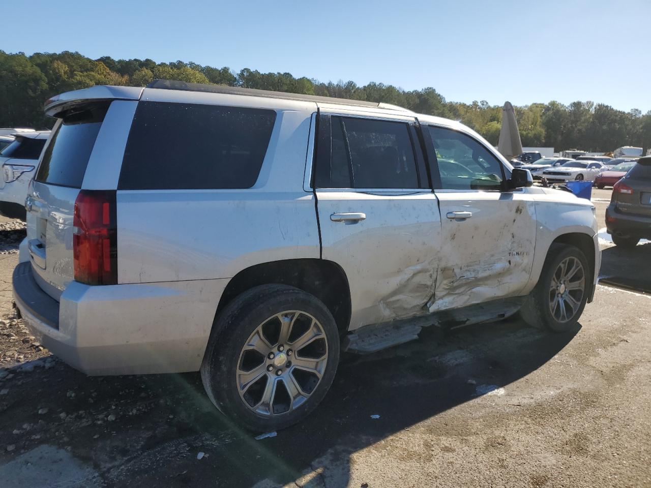 VIN 1GNSCAKC6FR683041 2015 CHEVROLET TAHOE no.3