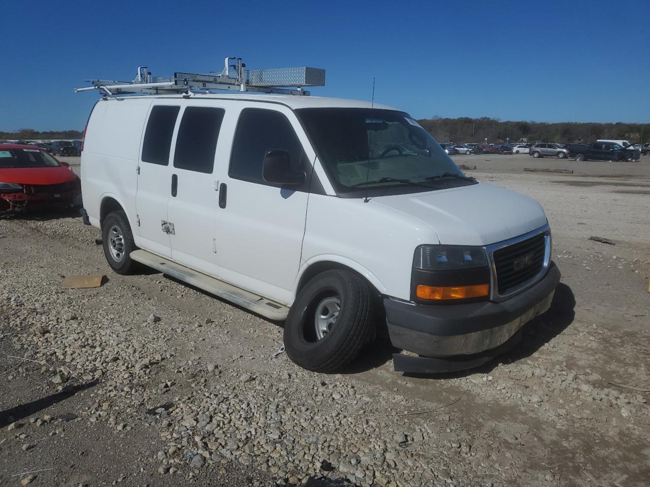 2017 GMC Savana - Image 4