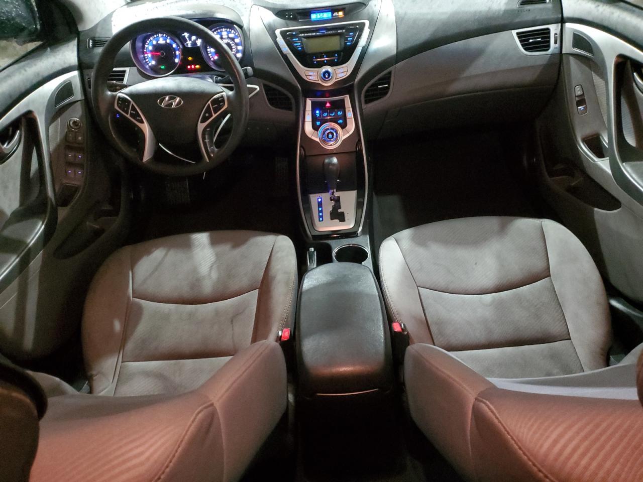 2011 Hyundai Elantra - Image 8