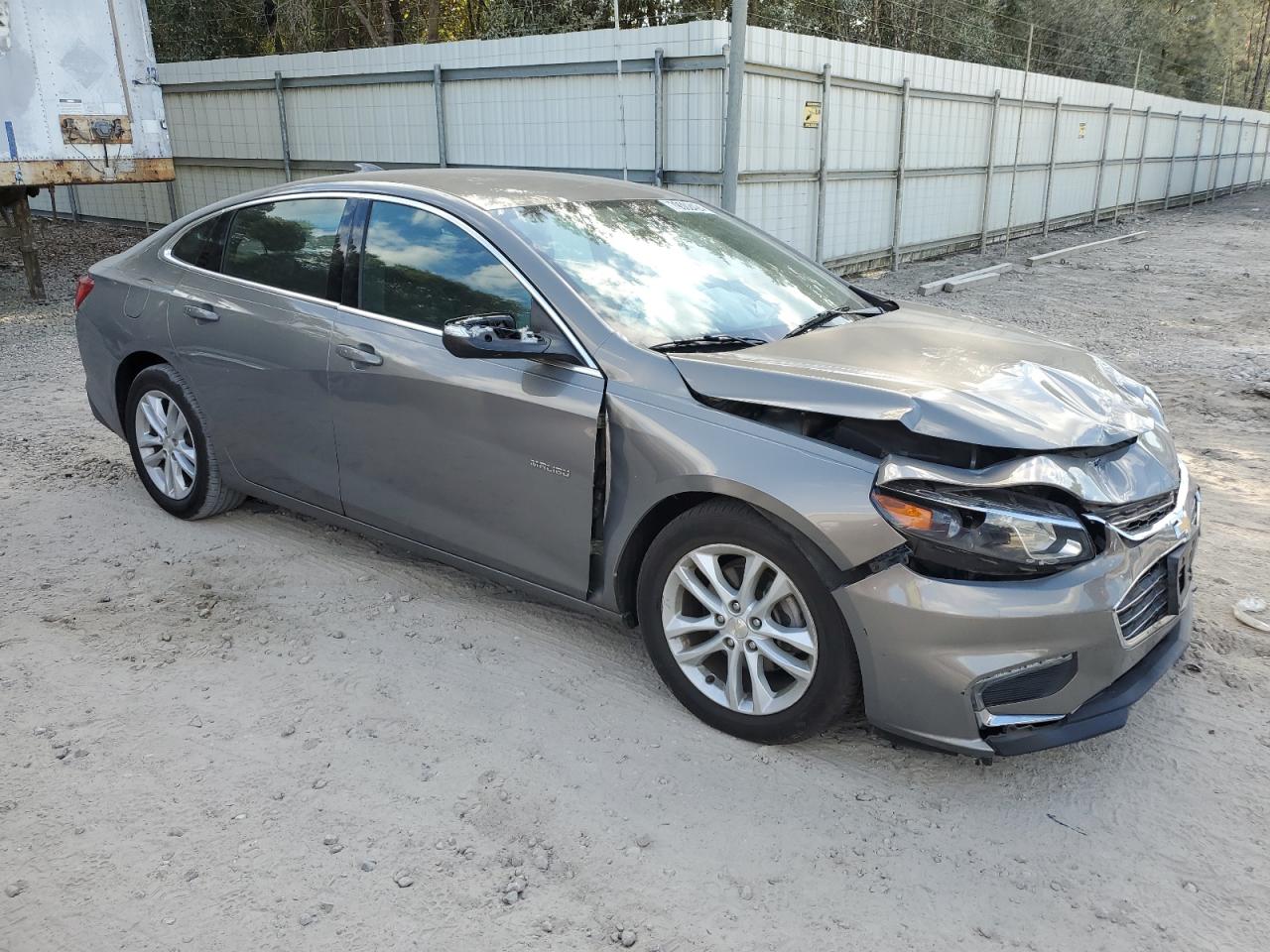 2017 Chevrolet Malibu - Image 4