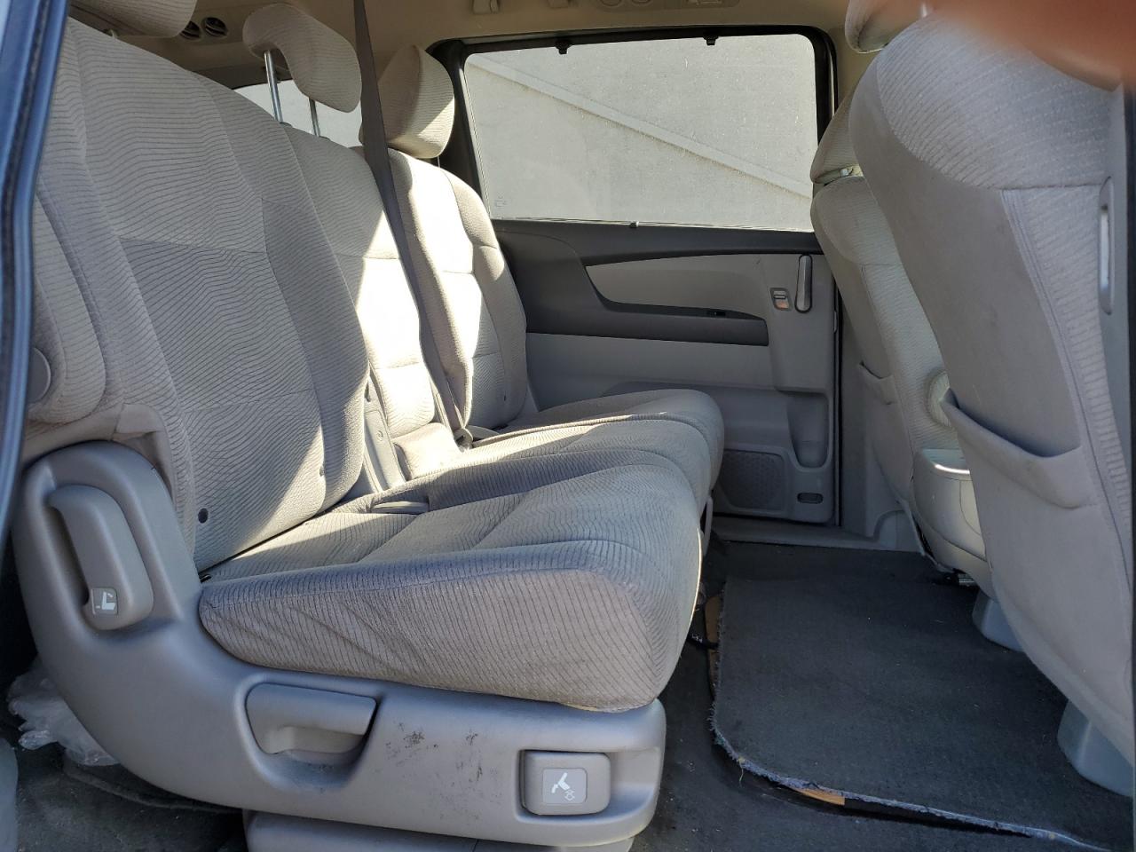 2012 Honda Odyssey - Image 11