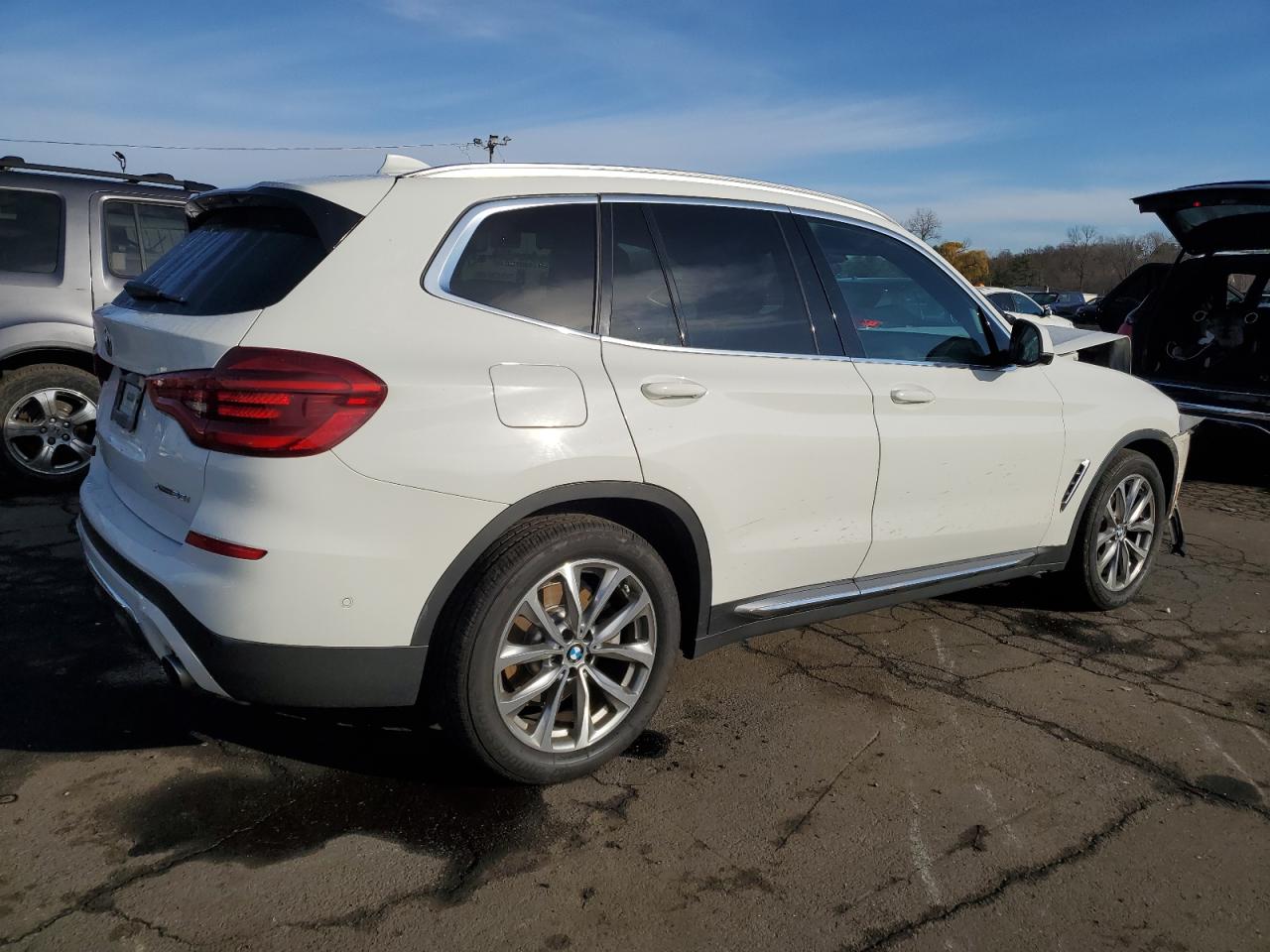 VIN 5UXTR9C5XJLD89293 2018 BMW X3 no.3