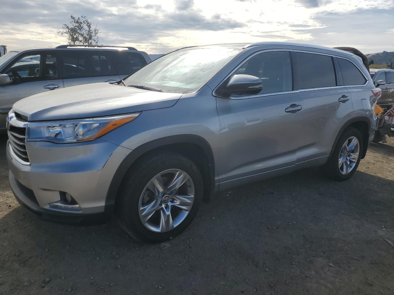 2016 Toyota Highlander - Image 1