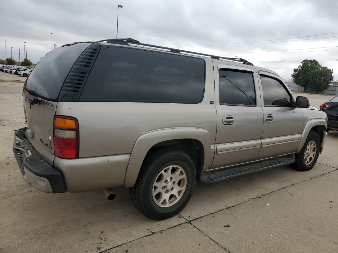 2002 Chevrolet Suburban - Image 3