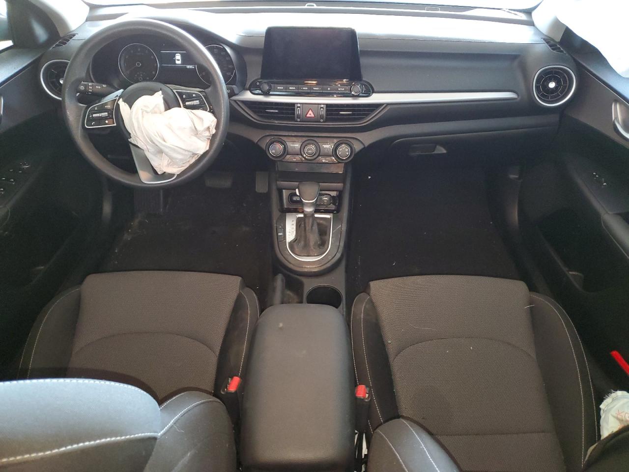 2024 Kia Forte - Image 8